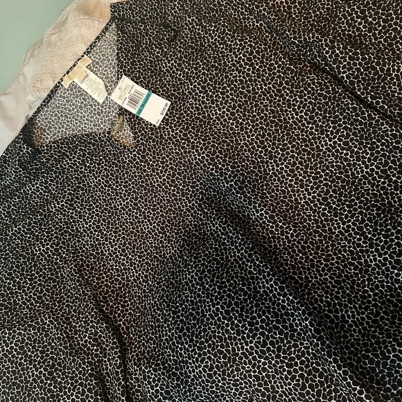 Michael Kors dressy shirt/ shawl - Picture 6 of 6